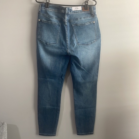 Judy Blue High Waist Relaxed Fit - Non Distressed Jeans - Picture 2 of 7